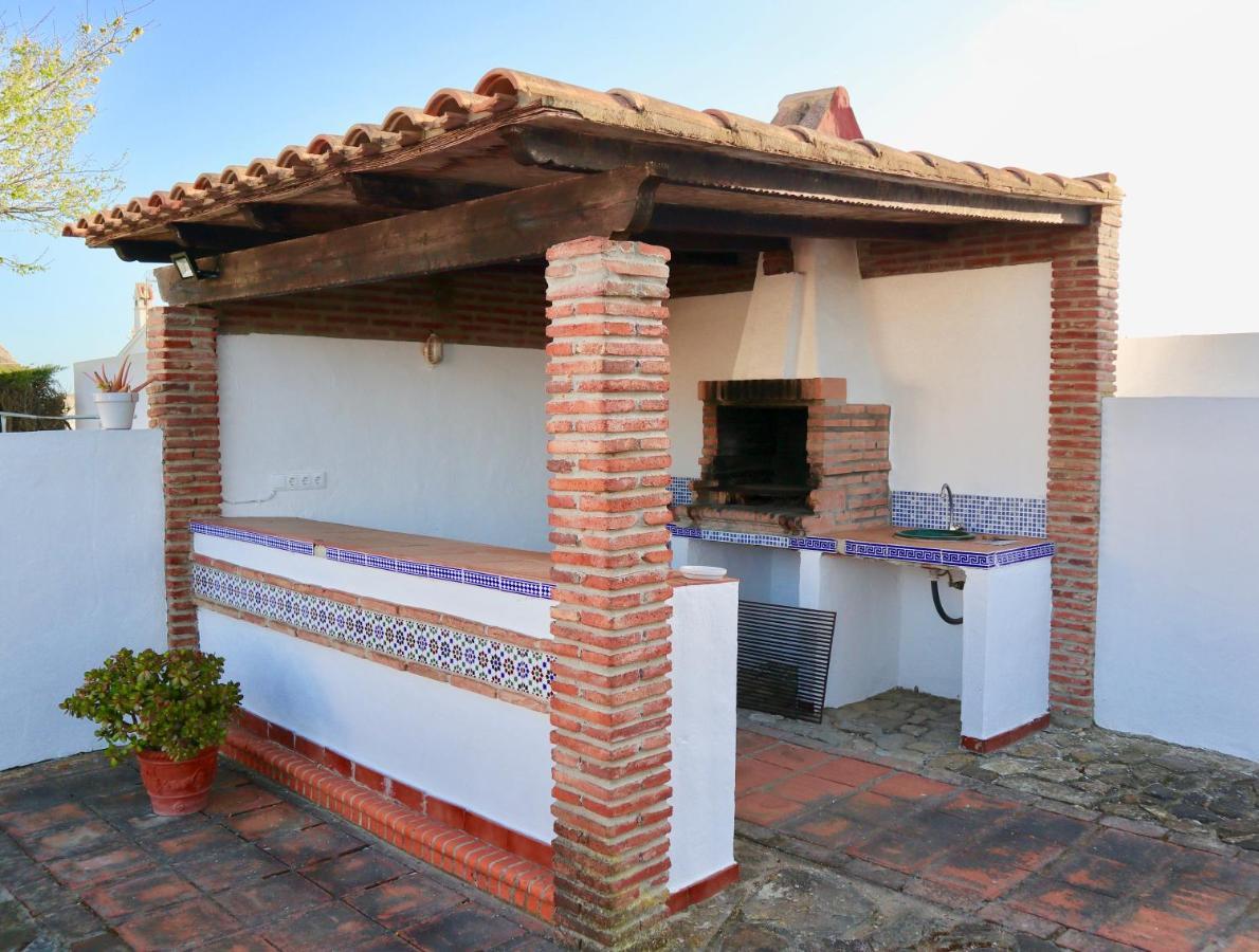 Fuente Del Gallo Nomada Conil De La Frontera Exterior photo